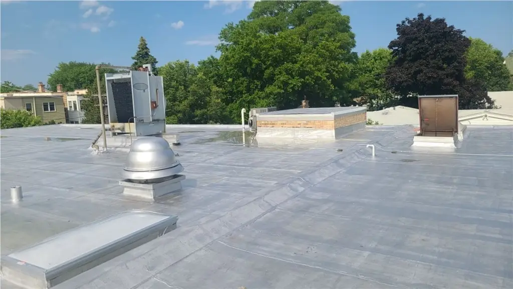 Flat commercial roof with a fresh reflective roof coating